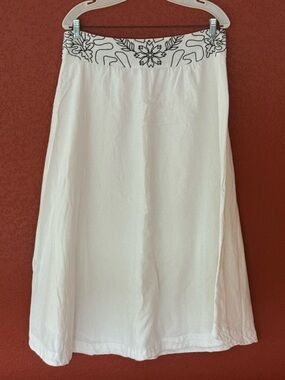 Free People white maxi skirt size medium. Elastic waist provides perfect fit.